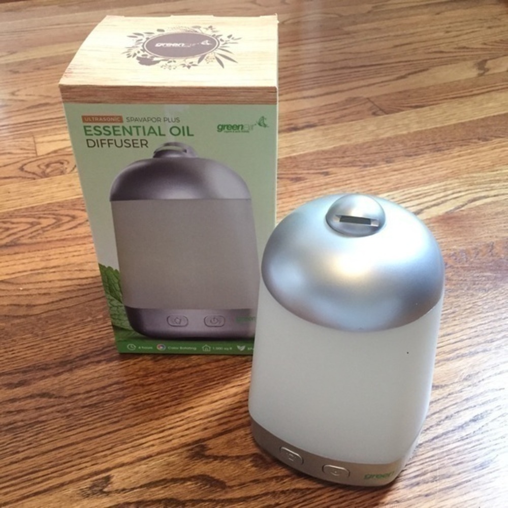 Like new Green𝙖𝙞𝙧 Essential Oil Diffuser SpaVapor + Changes Color